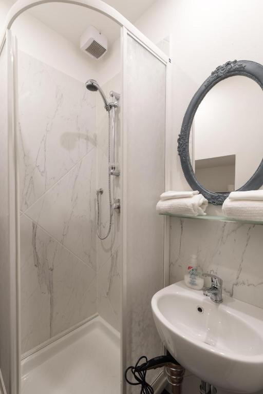 The Hobbit Guelfa Apartment Firenze Bagian luar foto