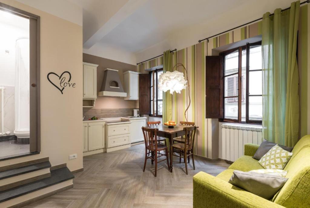 The Hobbit Guelfa Apartment Firenze Bagian luar foto